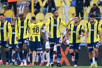 Fenerbahçe'de bir devir sona eriyor! İşte gidecek ve kalacak oyuncular