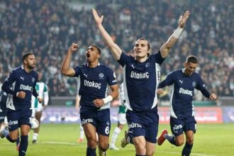 Fenerbahçe sezonu taraftarı önünde kapatıyor