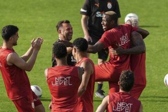 Galatasaray'da Başakşehir maçı öncesi neşeli idman