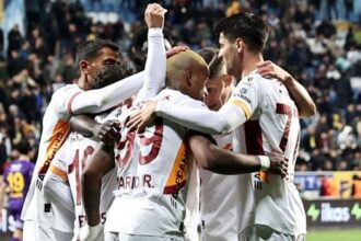 Galatasaray ile Sivasspor sahada, 6 takım takipte!