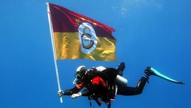 Galatasaray'ın şampiyonluğunu deniz dibinde kutladılar