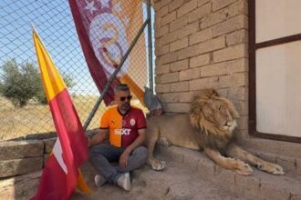 Galatasaraylı taraftar, şampiyonluğu aslanlarıyla kutladı!