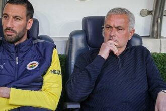 Mourinho derbilerde sıfır çekti!