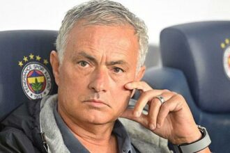 Mourinho hiçbir 11'i beğenmedi, hepsini değiştirdi!