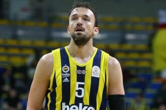 Sertaç Şanlı Fenerbahçe ve Anadolu Efes ile beraber Avrupa kupalarında ilki başardı