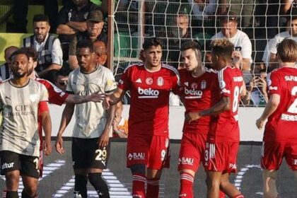 18'lik Mustafa Hekimoğlu'nun 1000. gol gururu!