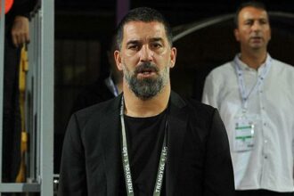 Arda Turan cevapladı! Türkiye'den transfer yapacak mı?