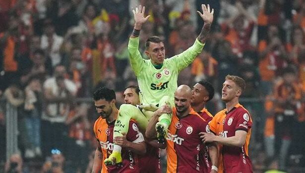 Fernando Muslera, Türkiye'den ayrıldı