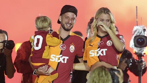 Galatasaray'dan ayrılan Mertens'ten duygusal veda: Tüm Türkiye'ye teşekkürler