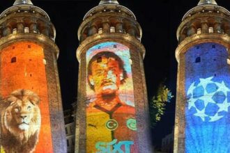 Galatasaray'dan gece yarısı ışık şov!