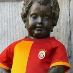Mannaken Pis heykelinin yeni kostümü, Galatasaray forması olacak!