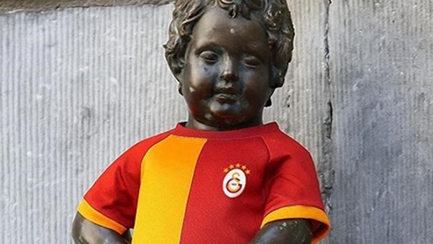 Mannaken Pis heykelinin yeni kostümü, Galatasaray forması olacak!
