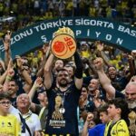 Şampiyon Fenerbahçe Beko, kupasını aldı!
