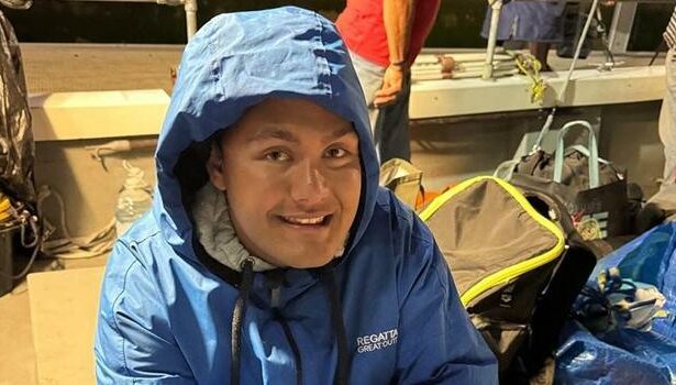 Ultra maraton yüzücüsü Tuna, Manş Denizi'ni geçen ilk otizmli birey olmak için kulaç atmaya başladı
