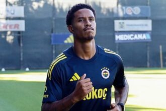 Fenerbahçe, Oosterwolde'nin sözleşmesinin uzatıldığını duyurdu!