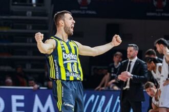 Melih Mahmutoğlu 1 yıl daha Fenerbahçe Beko'da!