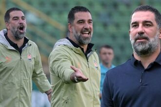 Arda Turan hakemle tartıştı: Kapa çeneni!