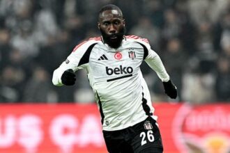 Beşiktaş'tan ayrılan Arthur Masuaku, Premier Lig'e transfer oluyor