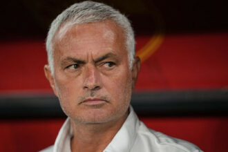 Fenerbahçe Mourinho ile yollarını resmen ayırdı!
