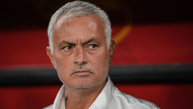 Fenerbahçe Mourinho ile yollarını resmen ayırdı!