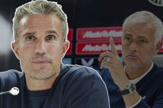 Robin van Persie'den Jose Mourinho'nun sözlerine sert yanıt: 'Ne olacağını göreceğiz!'