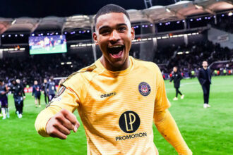 Galatasaray kalecisini buldu! Guillaume Restes transferi için teklif yapıldı