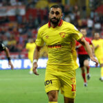 Göztepe ligin yenilgisiz 3 takımı arasında