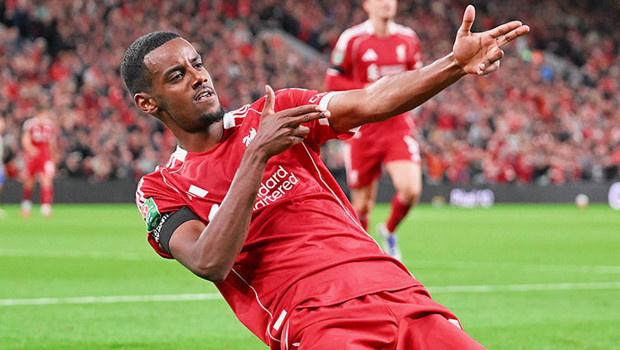 Isak hesabı açtı, Liverpool üst tura yükseldi! Ekitike'den ilginç kırmızı