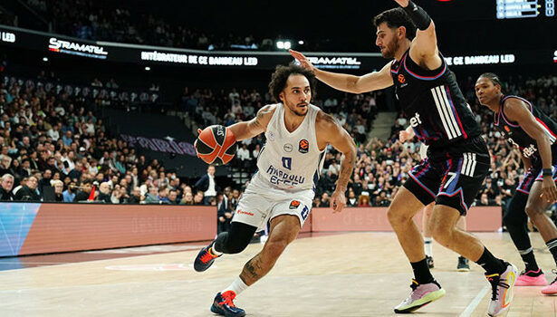 Anadolu Efes, EuroLeague'de Baskonia'ya konuk oluyor!