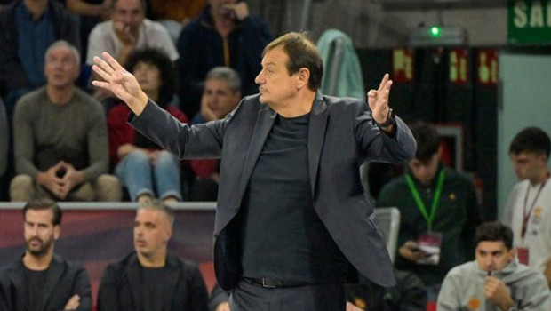 Olympiakos mağlubiyeti sonrası Ergin Ataman: 'Tek olumlu şey derbiyi dört sayı farkla kaybetmiş olmamız!'