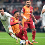 Galatasaray'da Ismail Jakobs şoku: Stattan ayak bileği sargılı ayrıldı!