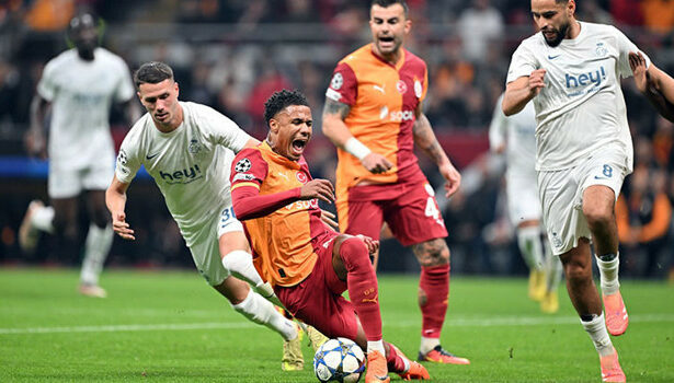 Galatasaray'da Ismail Jakobs şoku: Stattan ayak bileği sargılı ayrıldı!