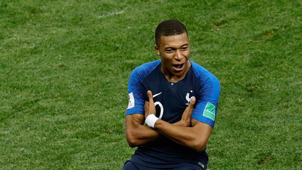 Mbappe; Ronaldo ve Messi'yi solladı!