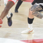 Basketbol maçında hakeme kafa attı! Maç yarıda kaldı