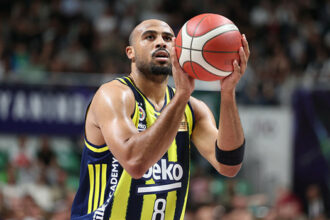 Fenerbahçe Beko evinde Barcelona ile karşılaşacak!