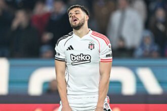 İki futbolcudan Beşiktaş yönetimine: 'Tazminatlarımızı öderseniz gideriz!'