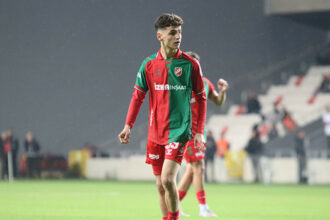 Karşıyakalı Adem Yeşilyurt'a yurt dışında ilgi!