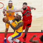 Lakers son saniye üçlüğüyle kazandı! LeBron James’in 1297 maçlık serisi sona erdi