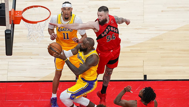 Lakers son saniye üçlüğüyle kazandı! LeBron James’in 1297 maçlık serisi sona erdi