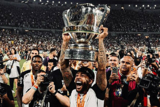 Memphis Depay’dan kupa zaferi sonrası eleştiri! 'Bu güzel kulübü rahat bırakın'