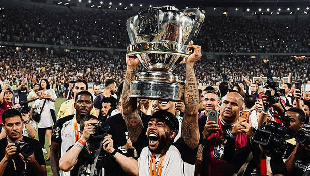 Memphis Depay’dan kupa zaferi sonrası eleştiri! 'Bu güzel kulübü rahat bırakın'