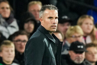 Taraftarlardan Robin van Persie'ye büyük tepki!