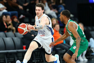 Anadolu Efes evinde Bursaspor'u mağlup etti!