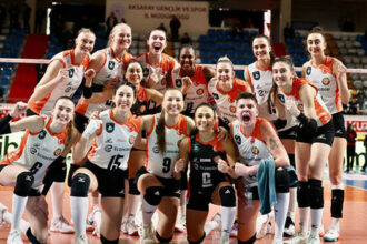 Eczacıbaşı Dynavit, 5 setlik mücadeleden galip ayrıldı!