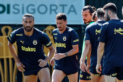 Fenerbahçe'nin 2 futbolcusu daha Kasımpaşa yolunda!