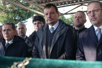 Ergin Ataman'ın annesi son yolculuğuna uğurlandı