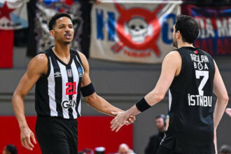 TBF ve Beşiktaş'tan Yunanistan'daki ırkçı pankarta kınama! 'Açık bir nefret söylemidir'