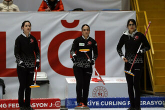 Kadınlarımızdan buzda tarihi başarı!