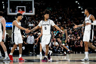 San Antonio Spurs 38 sayı fark attı, seriyi eşitledi!
